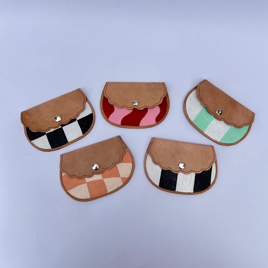 Scalloped coin purse